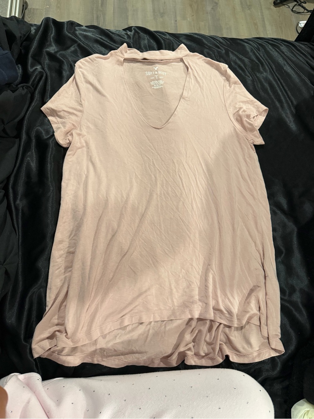 American Eagle Outfitters Light Pink Women's V-Neck Tee